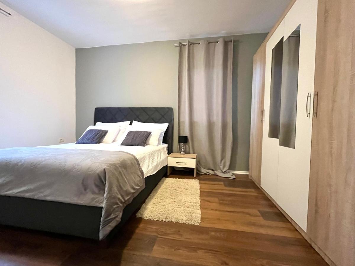 Apartment Domus Lauri Umag Bagian luar foto