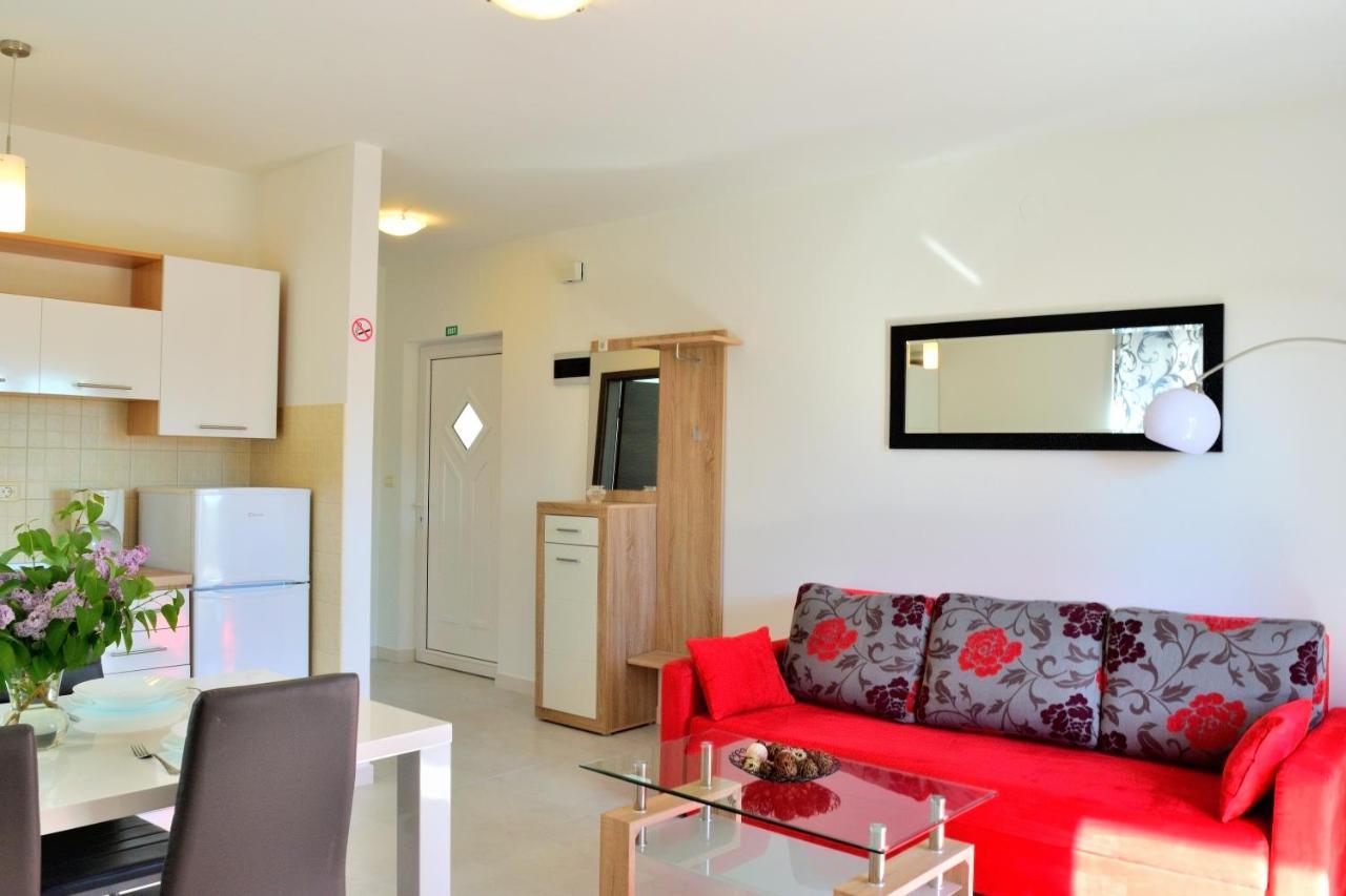 Apartment Domus Lauri Umag Bagian luar foto