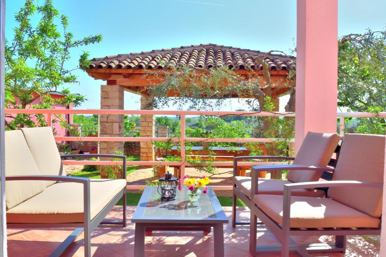 Apartment Domus Lauri Umag Bagian luar foto