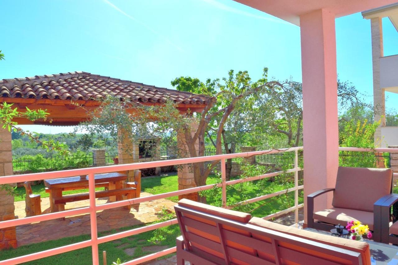 Apartment Domus Lauri Umag Bagian luar foto