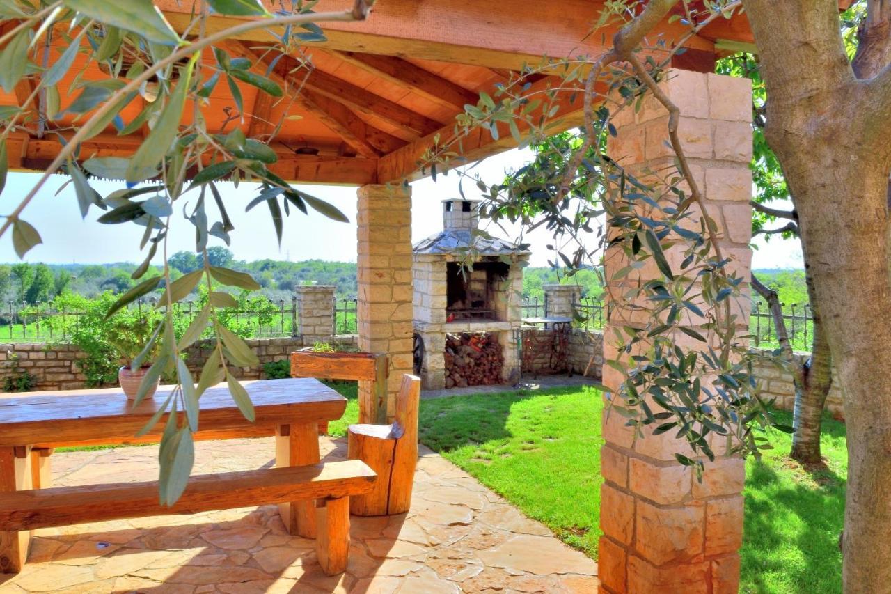 Apartment Domus Lauri Umag Bagian luar foto