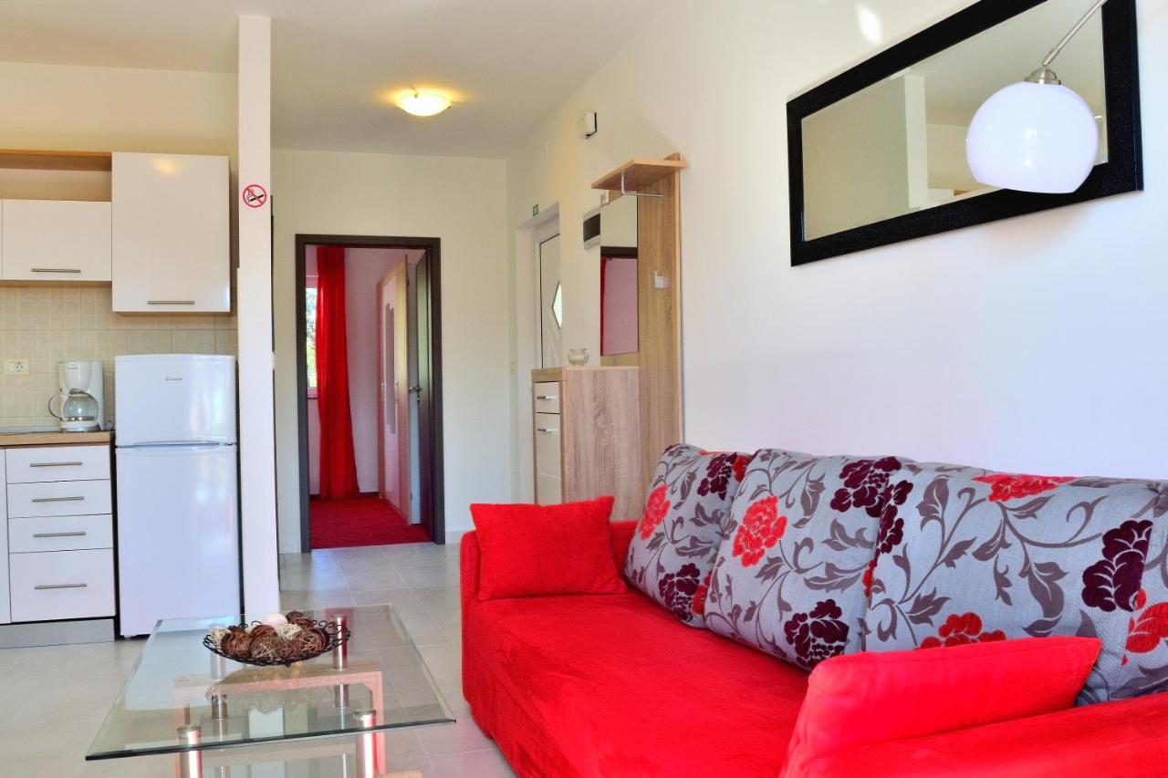 Apartment Domus Lauri Umag Bagian luar foto