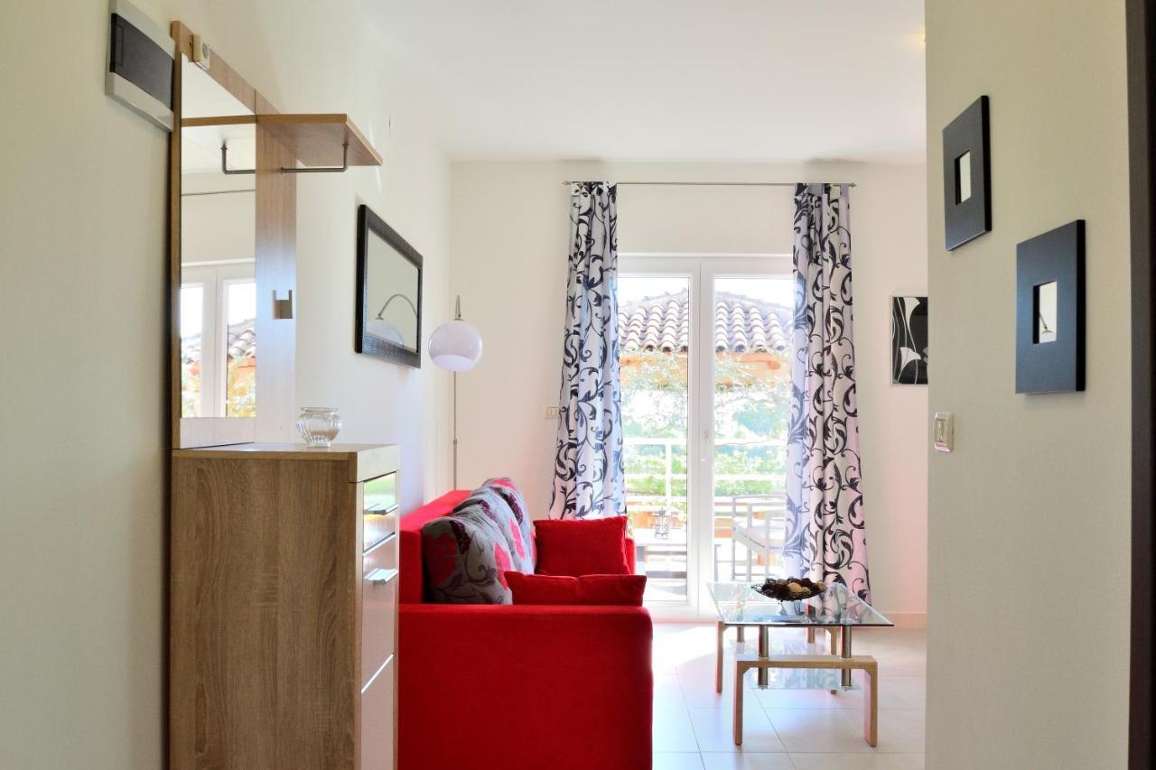 Apartment Domus Lauri Umag Bagian luar foto