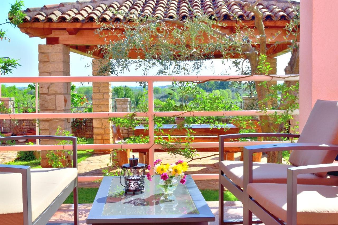 Apartment Domus Lauri Umag Bagian luar foto