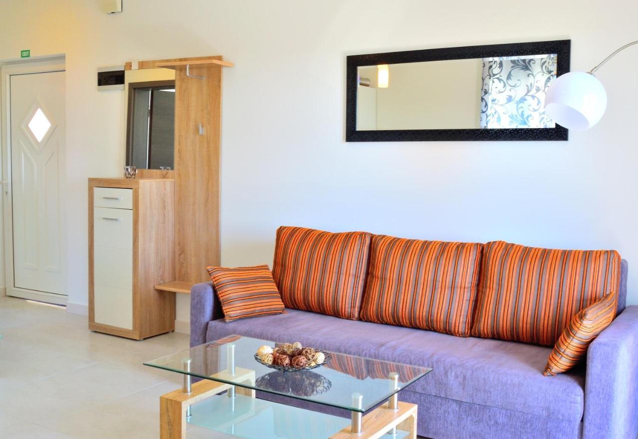 Apartment Domus Lauri Umag Bagian luar foto