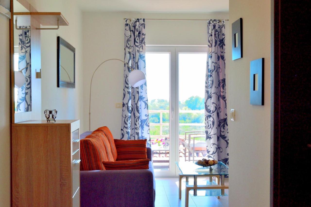 Apartment Domus Lauri Umag Bagian luar foto