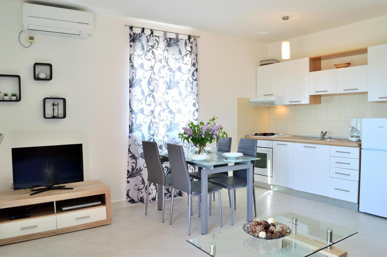 Apartment Domus Lauri Umag Bagian luar foto