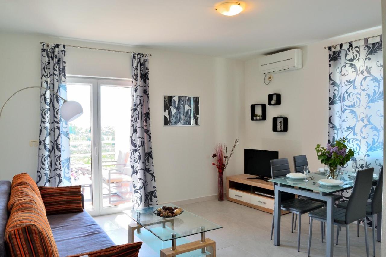 Apartment Domus Lauri Umag Bagian luar foto
